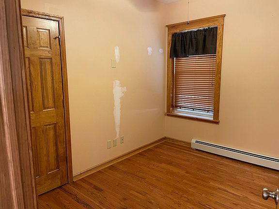 5th image of 136 S 3rd Ave #1
