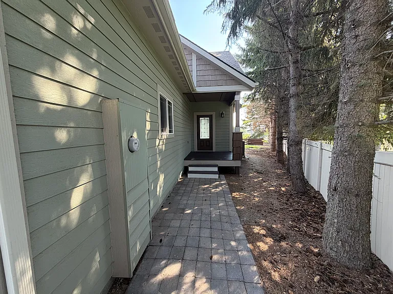 815 Parkway Dr — Photo 30