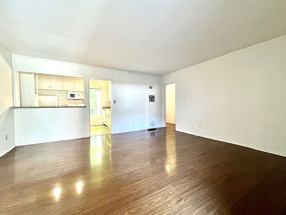 4th image of 1152 N Poinsettia Pl #1