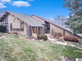 850 S 112th Plz, Omaha, NE 68154