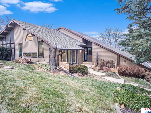 850 S 112th Plz, Omaha, NE 68154