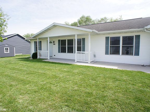 2nd image of 604 Oakwood Dr