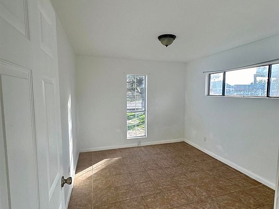 4th image of 205 E Conner St
