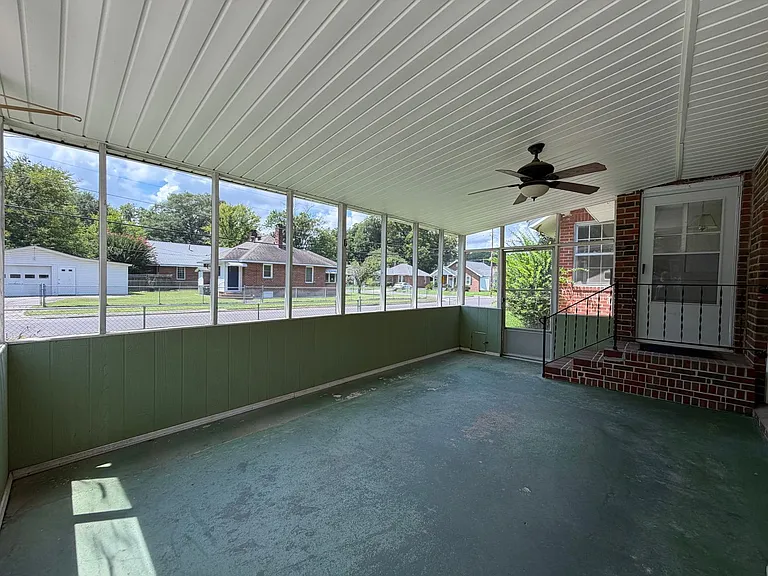 19 Oak St NE — Photo 22