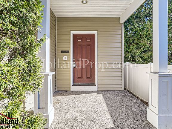 4th image of 108 NE Feather Ct