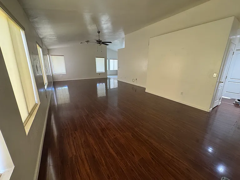 1727 E Pontiac Dr — Photo 13