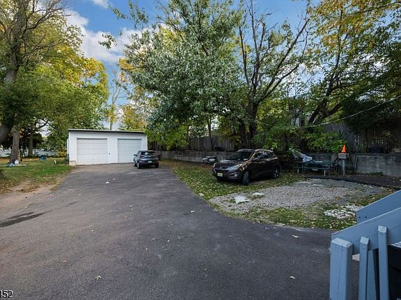 3rd image of 20 Maple Ave