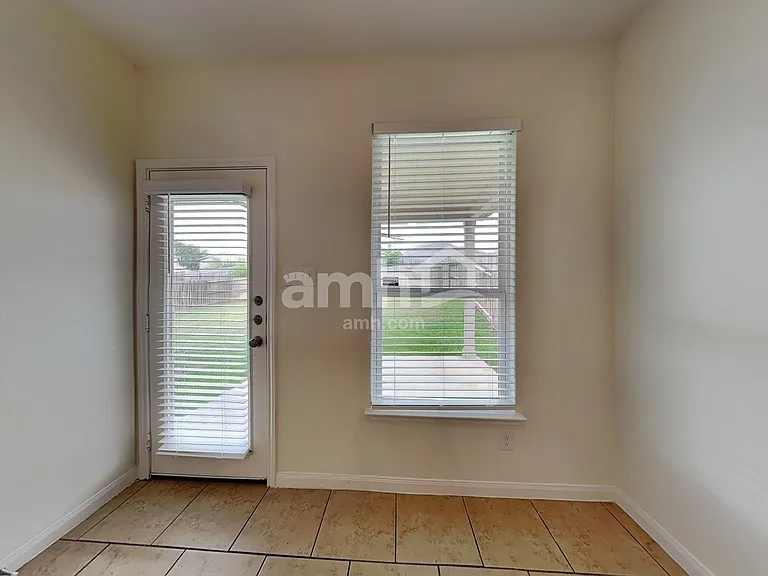 12712 Shoreline Dr — Photo 4