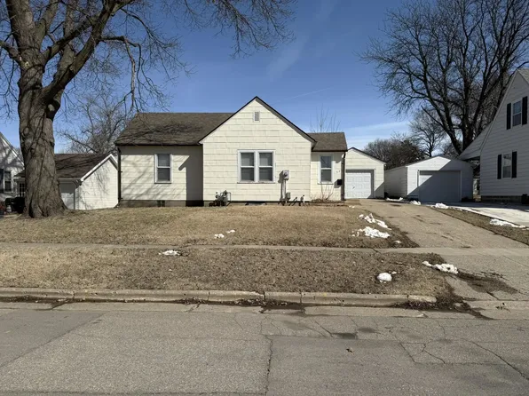 520 N 10th St, Estherville, IA 51334