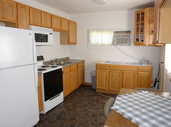 5th image of 1142 Clark St