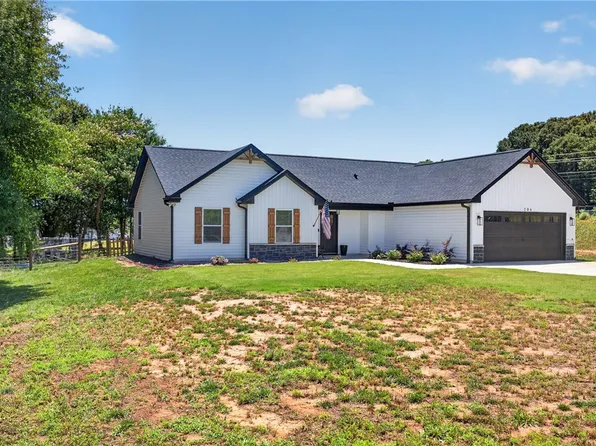 106 Bolt Rd, Townville, SC 29689