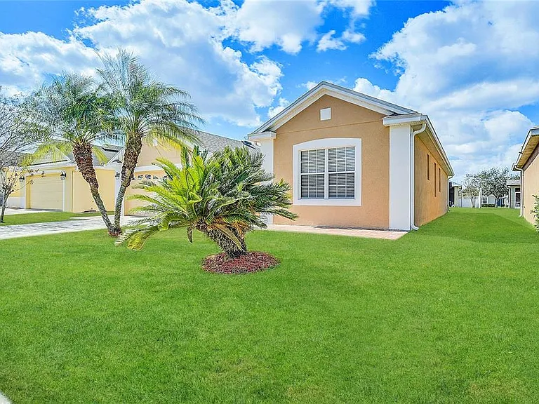 2920 Willow Creek Ln — Photo 3