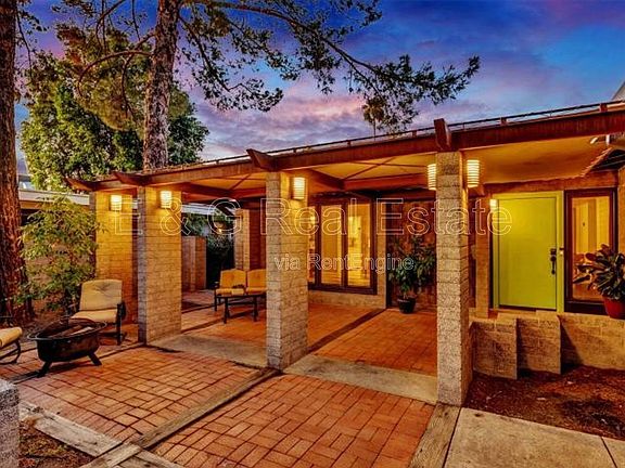 3rd image of 1118 E Laguna Dr