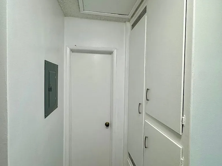 1027 Roswell Ave #4 — Photo 13