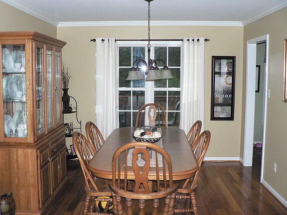 4th image of 624 McCauliff Dr