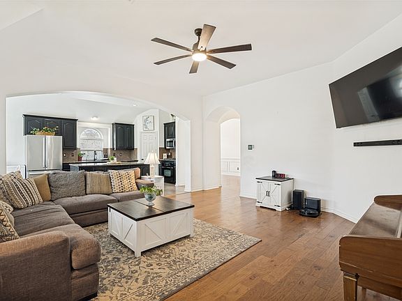 5th image of 2216 Woodberry Dr
