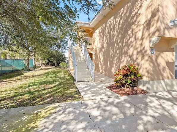 4520 Skyline Blvd APT 201, Cape Coral, FL 33914