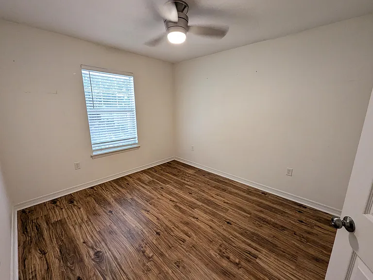 1020 Freeport Ct — Photo 15