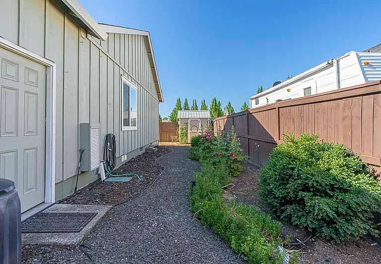 3928 Bentley Dr NE — Photo 22