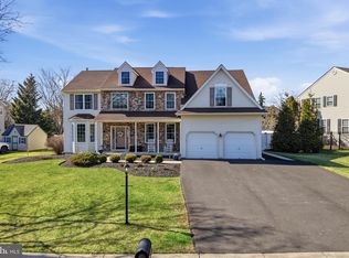 930 Red Coat Farm Dr, Chalfont, PA 18914