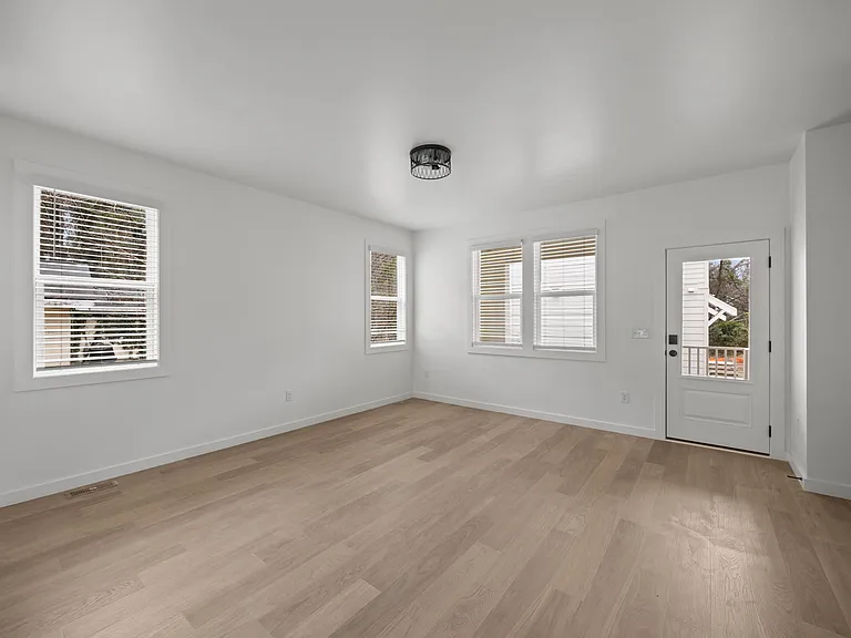 2813 Wilcox Pl — Photo 5