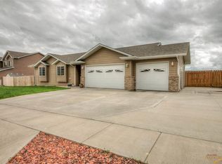745 Field View Dr, Rapid City, SD 57701