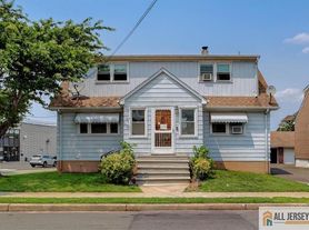 52 Saint Ann St, Carteret, NJ