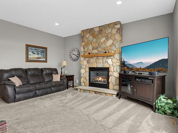 5th image of 3900 Meadowview Ter