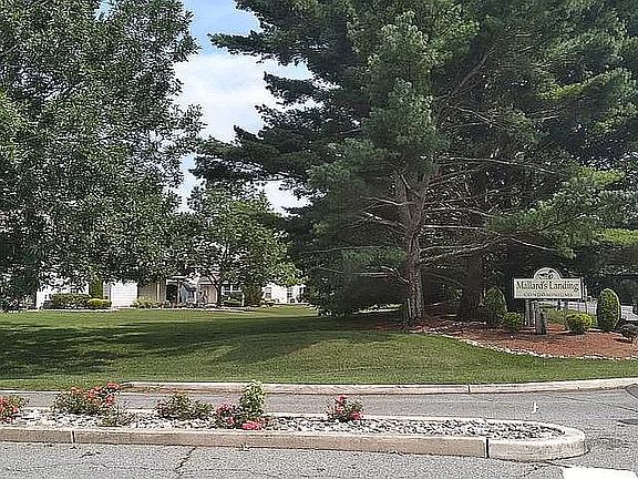 4th image of 161 Edgewater Dr #41
