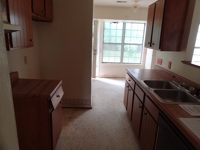 2nd image of 2 Eastbriar Ct