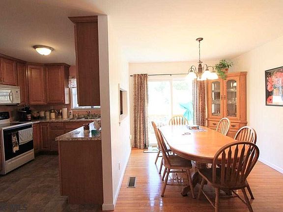 4th image of 227 Amblewood Way