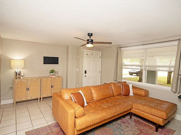 4th image of 647 Dexter Dr