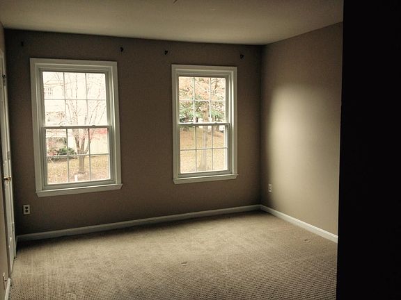 Great bedroom with walk-in closet and bathroom.