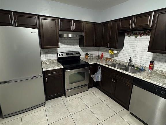2nd image of 1800 WARRINGWOOD DRIVE #C6