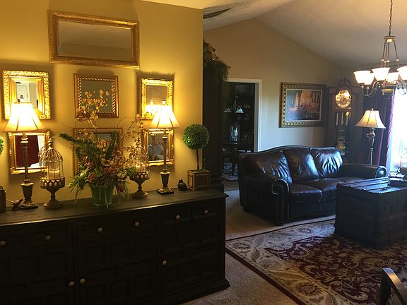 3rd image of 4761 Overland Dr