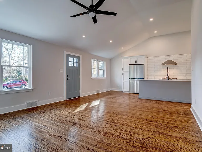 308 Lenox Rd — Photo 5