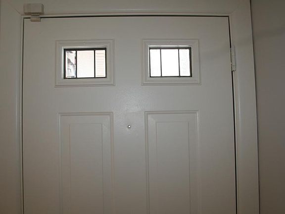 3rd image of 6080 Victoria Dr