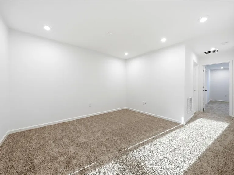 132 Royal Ranch Rd — Photo 13