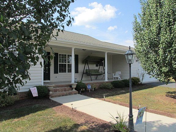 2nd image of 1061 Ashcroft Pl