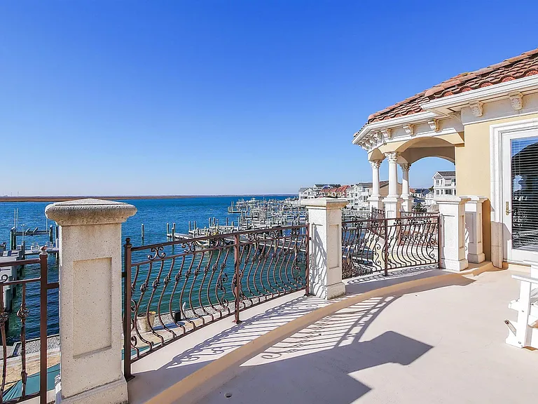 530 W Shore Dr — Photo 49
