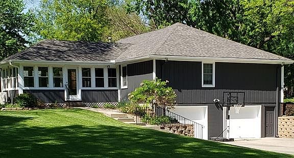 2nd image of 602 Woodcrest Dr