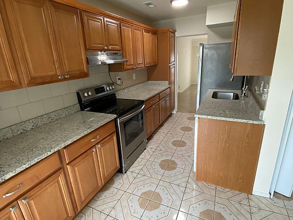 2nd image of 418 Spruce Ct