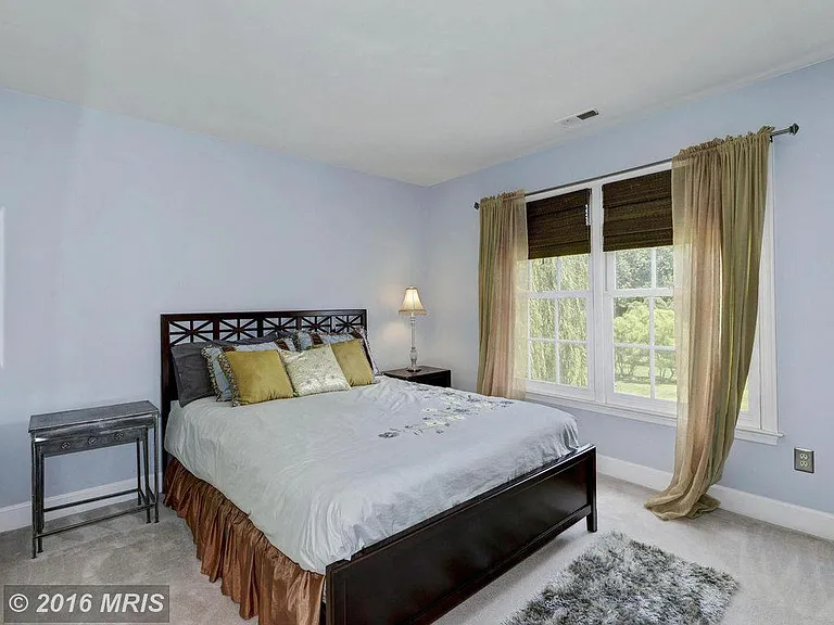 17533 Applewood Ln — Photo 21