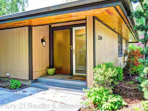 3rd image of 2109 E Rockwood Blvd