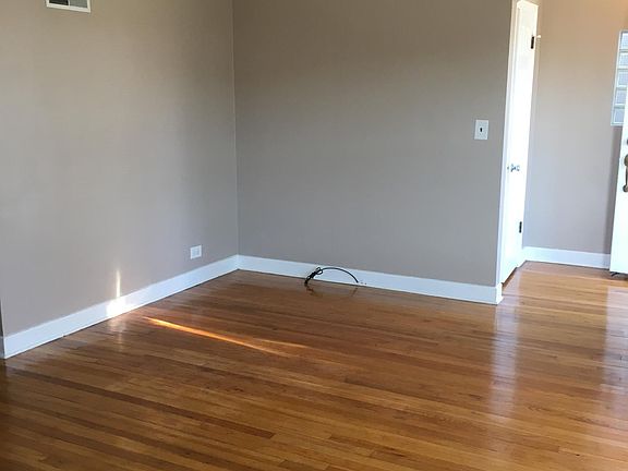 2nd image of 6054 W Melrose St #1