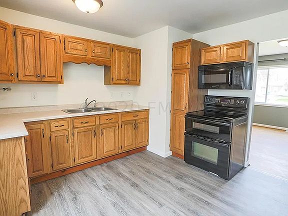 3rd image of 707 9th St N
