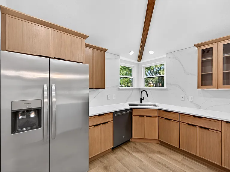 1213 Sycamore Dr — Photo 9