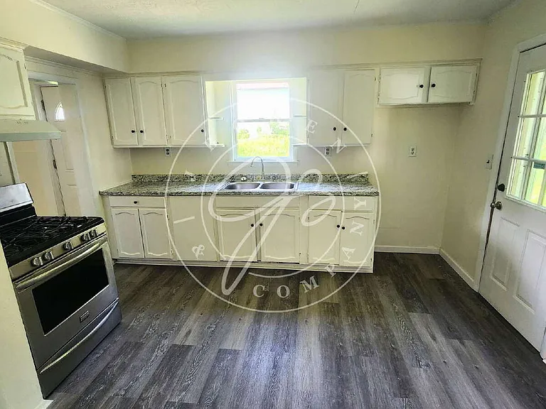 1219 Peck St — Photo 5