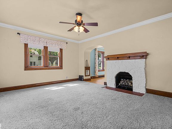 4th image of 1034 W Lorain St