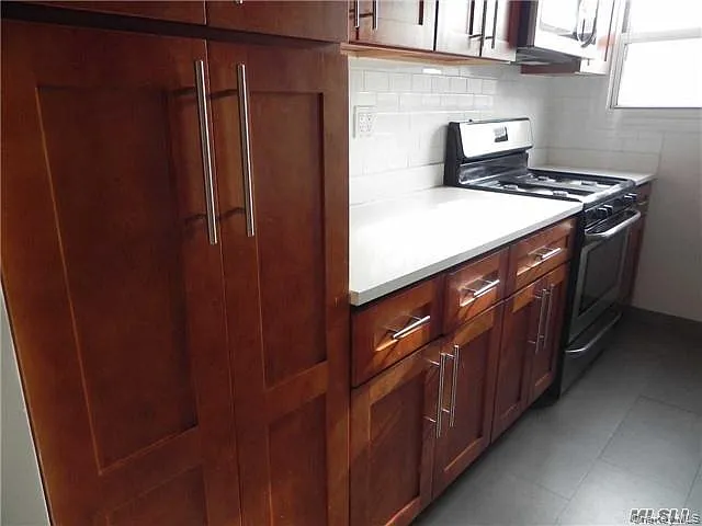 17 Schenck Ave #3B — Photo 3